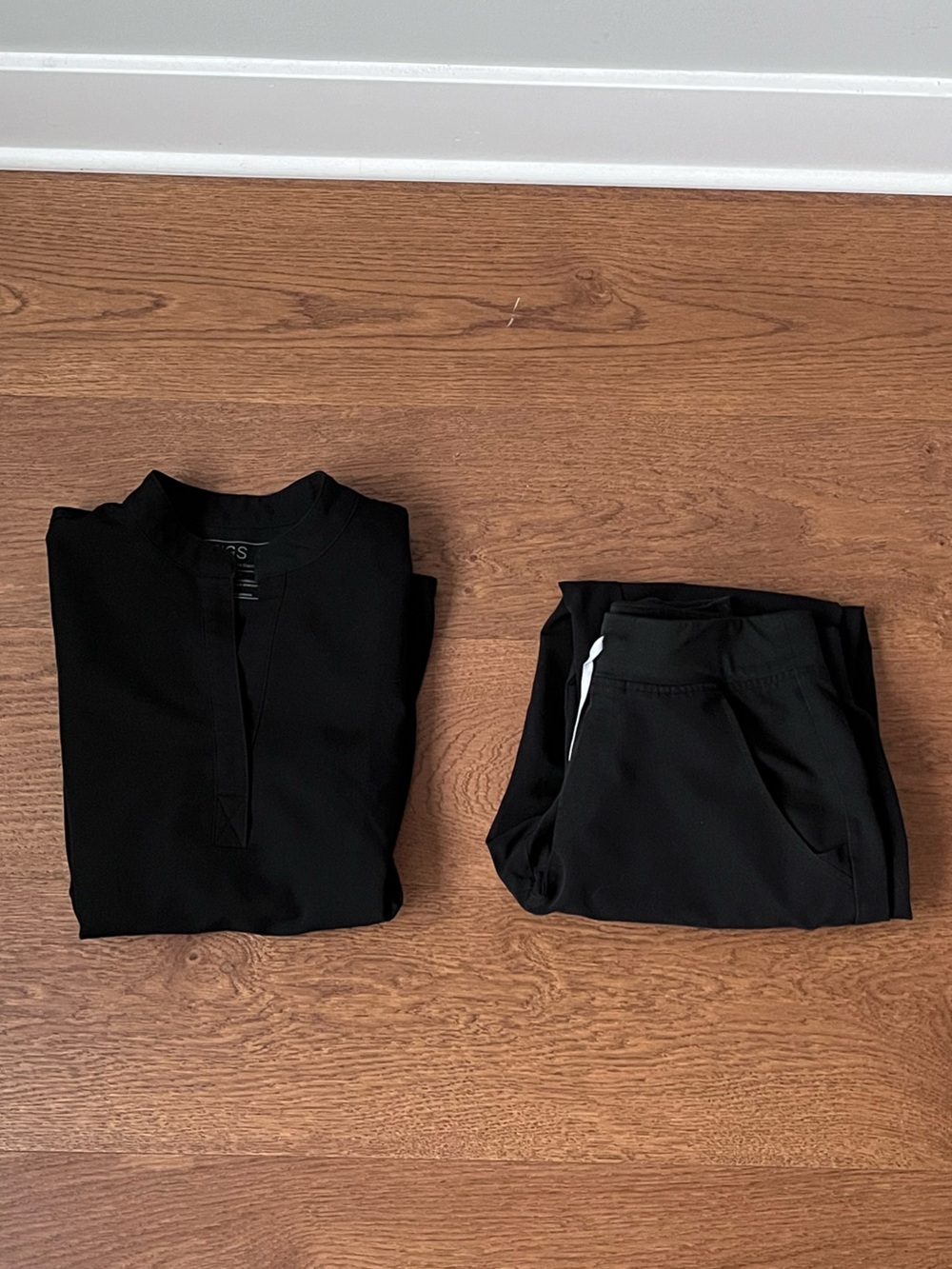 FIGS Technical Collection Scrub Set Rafaela Top Zamora Jogger Pants Size S Black